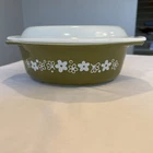 New Listingvintage pyrex casserole dish w/lid 1.5qt - Spring Blossom green (crazy Daisies)