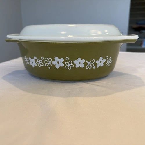 New Listingvintage pyrex casserole dish w/lid 1.5qt - Spring Blossom green (crazy Daisies)