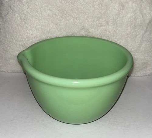 Vintage Mixing Bowl Jadeite Uranium Glass w/Spout