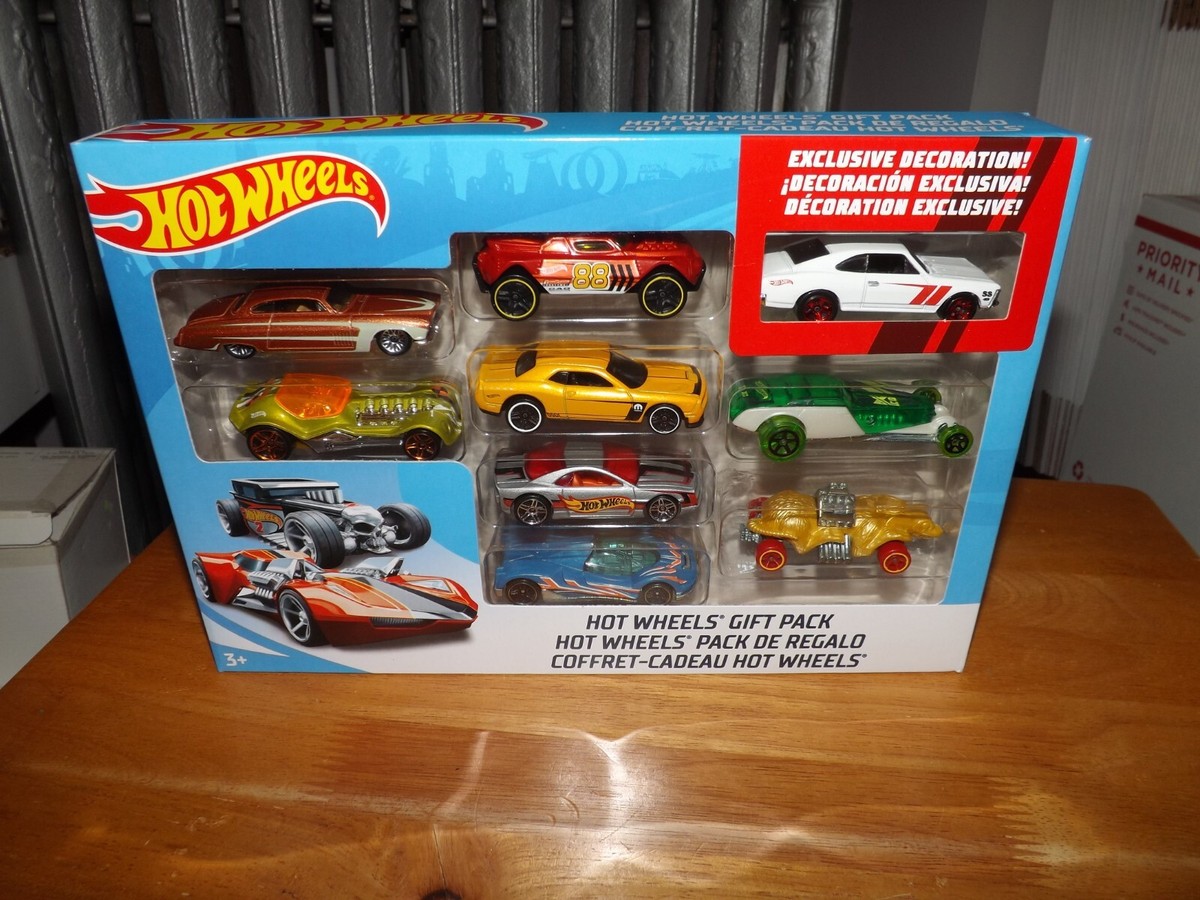 HOT WHEELS 9 CAR GIFT PACK EXCLUSIVE DECORATION W/ MOUSE VEHICLE