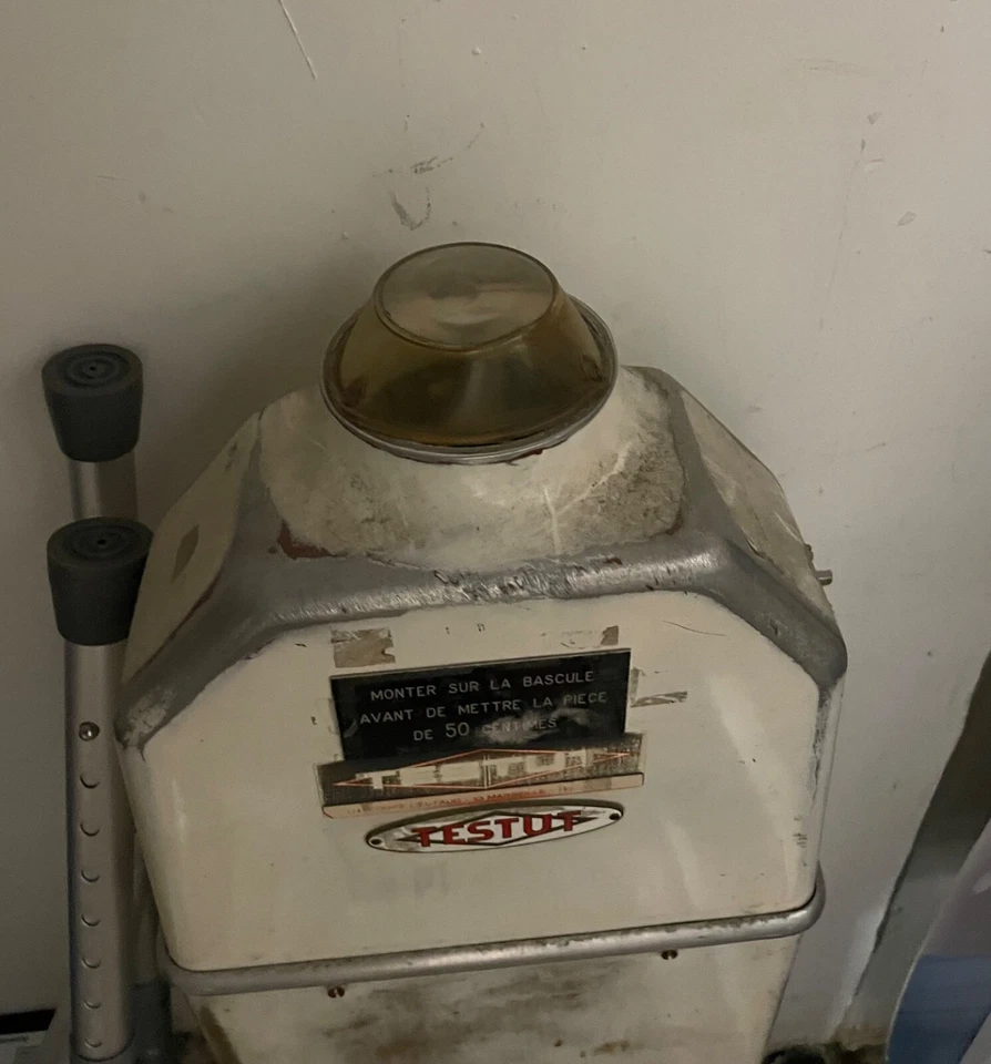 Ancienne balance pèse personne de pharmacie avec monnayeur Testu 1950 déco loft - Photo 2/2