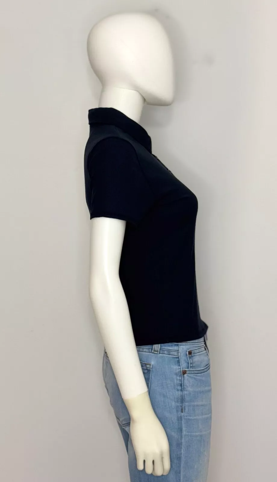 vuori pose fitted short sleeve breathable logo shirt