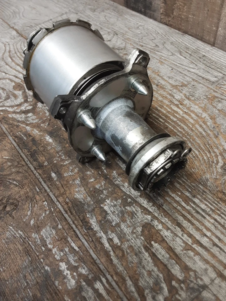 05-08 Ducati Monster S2R 800 2007 llanta trasera eje buje excéntrico Foto 2 de 4