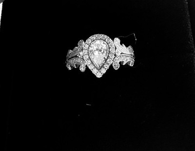 Vera Wang Love Pear And Scrollwork Ring 1ctw