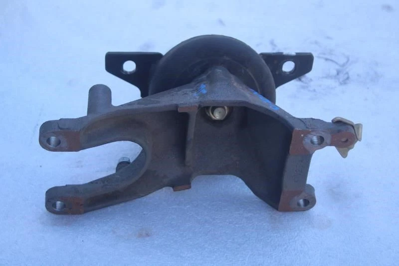 2003 2004 2005 LEXUS GX470 LEFT FRONT MOTOR ENGINE MOUNT BRACKET - Image 3 of 4