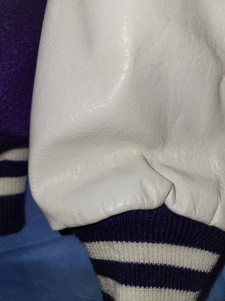 CHAQUETA LETTERMAN DELONG VARSITY SECUNDARIA SENIOR AW ROB 99 PÚRPURA/BLANCO... Foto 4 de 4