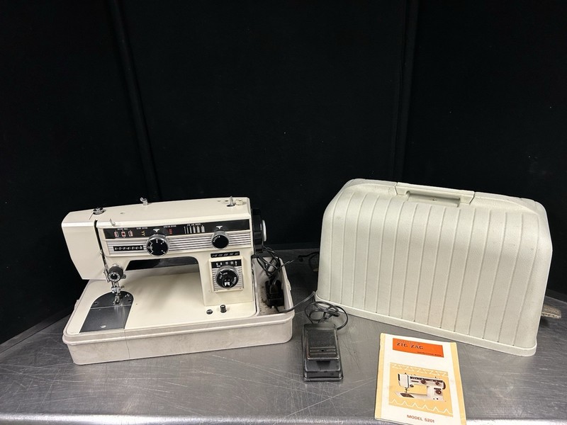 Vintage Morse Sewing Machine Super Deluxe Zig Zag Model 5201 Japan