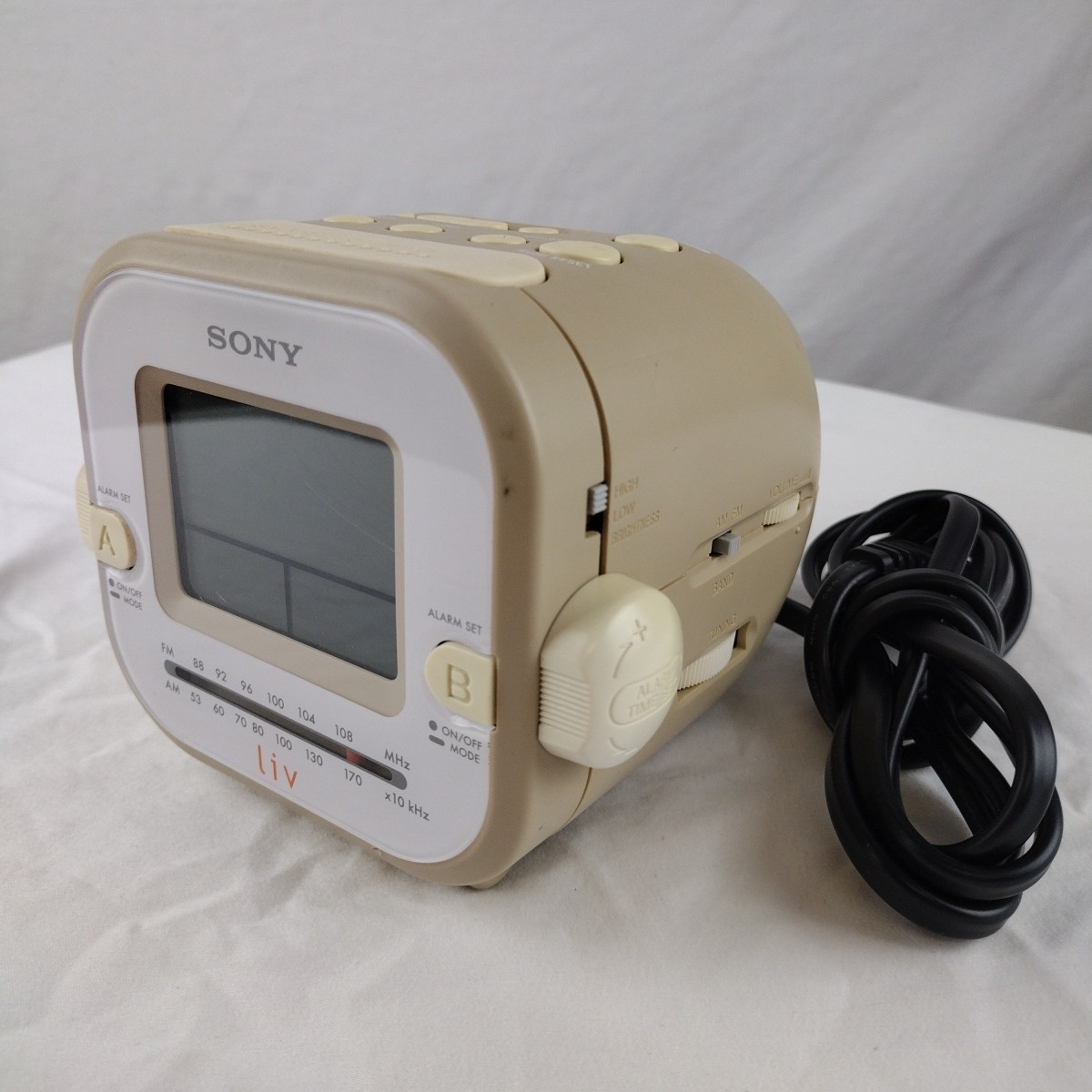Sony ICF C180 Dream Machine Clock Radio Dual Alarm AM FM Tan White