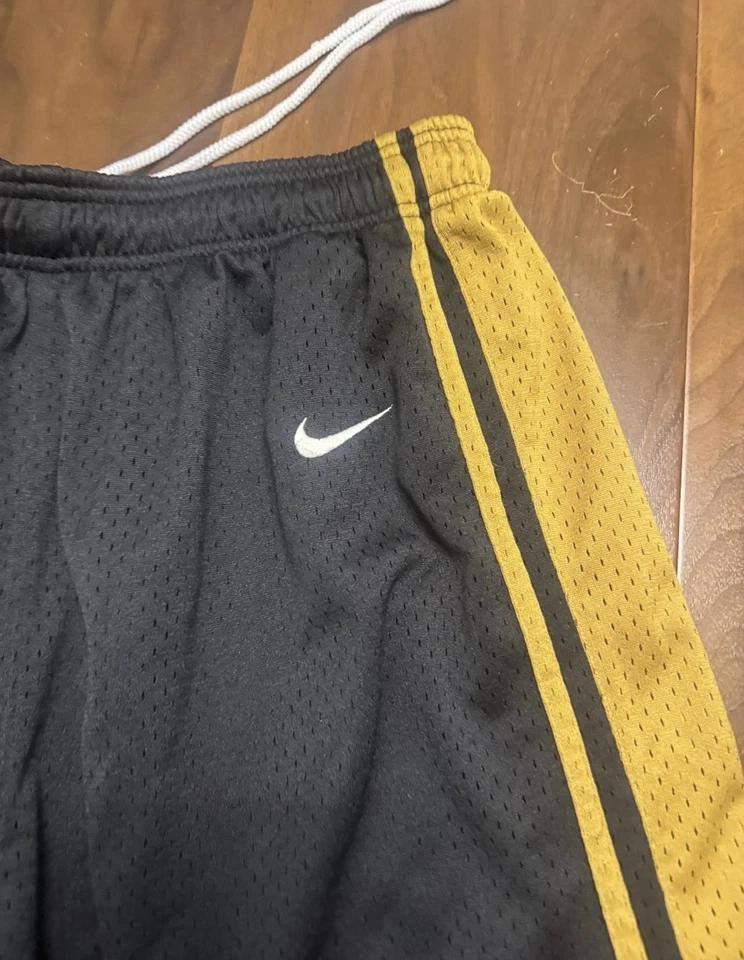 Pantalones Cortos de Baloncesto Nike Auténticos Etiquetados Missouri Tigers Foto 3 de 4
