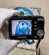 Samsung S860 8.1 MP Compact Digital Camera Black