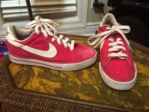 womens hot pink nike sneakers