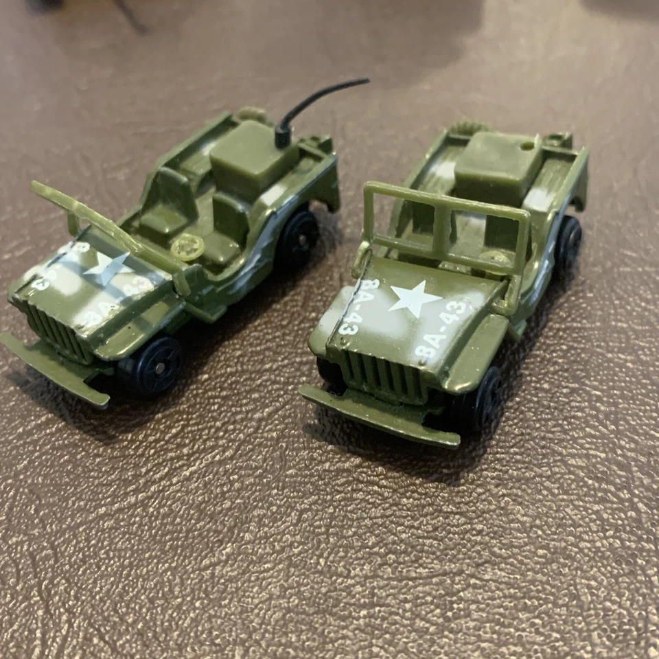 Lote De 3 Máquinas De Lucha Corgi WC54 Ambulancia, Willys JEEP, Tanque Panzer IV + Foto 2 de 4