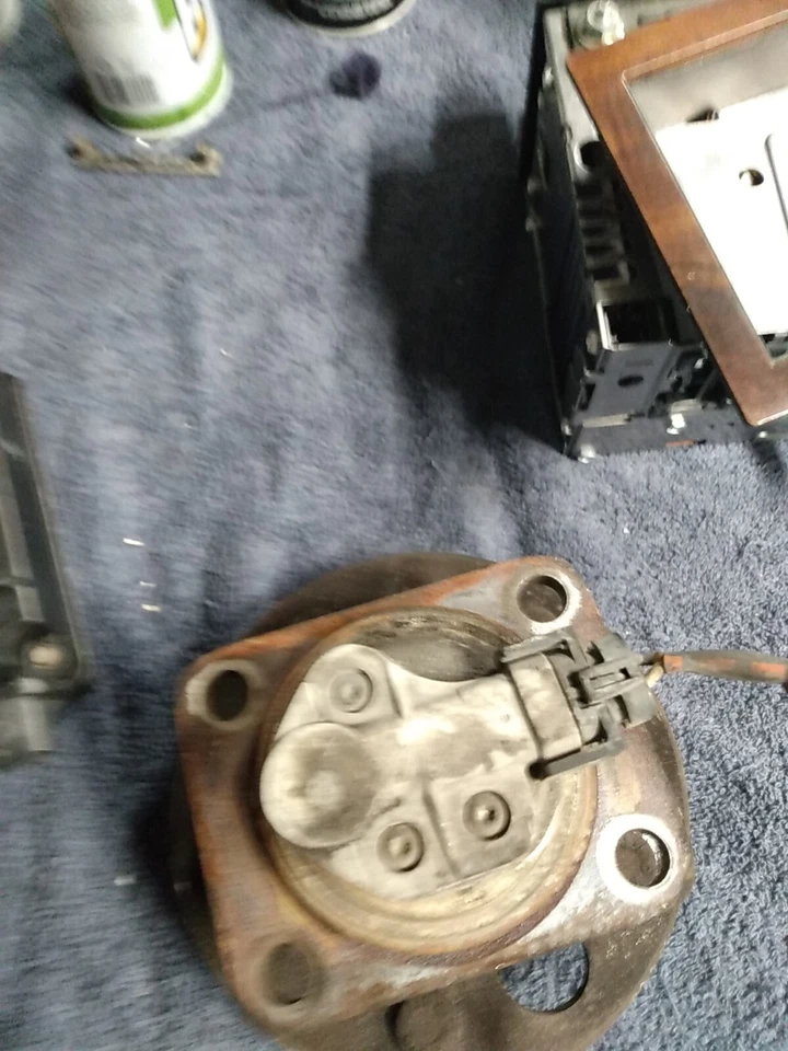 Cadillac Fleetwood DeVille 1991 buje de cojinete trasero Foto 3 de 3