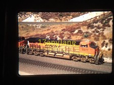 11716 VINTAGE Train Engine Photo 35mm Slide BNSF 6977 ES44C4 CAJON PASS 62 CA