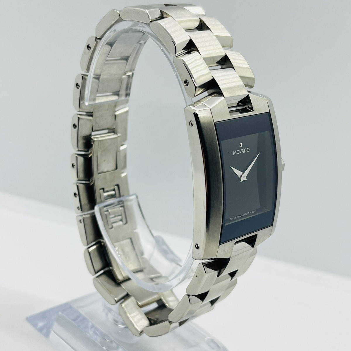 MOVADO モバード eliro エリーロ クロノグラフ スイス製 サファイア フルーテッドベゼルと一体型ブレスレットが奏でるレトロモダン