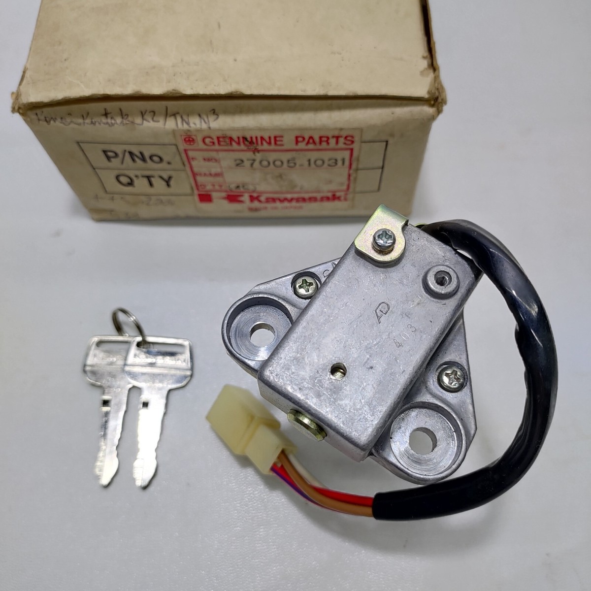 kazy です。 KAWASAKI GENUINE OEM KZ1000 GENERATOR COVER W/ GASKET