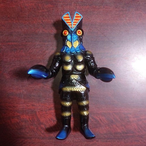 Baltan Alien Jr. Soft Vinyl Figure, 2a serie, nero e oro, leggera ...