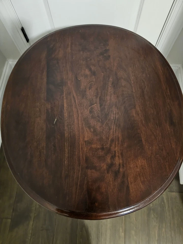 Mesa auxiliar Mid Century ovalada de cereza/mesa auxiliar de Broyhill Foto 2 de 4