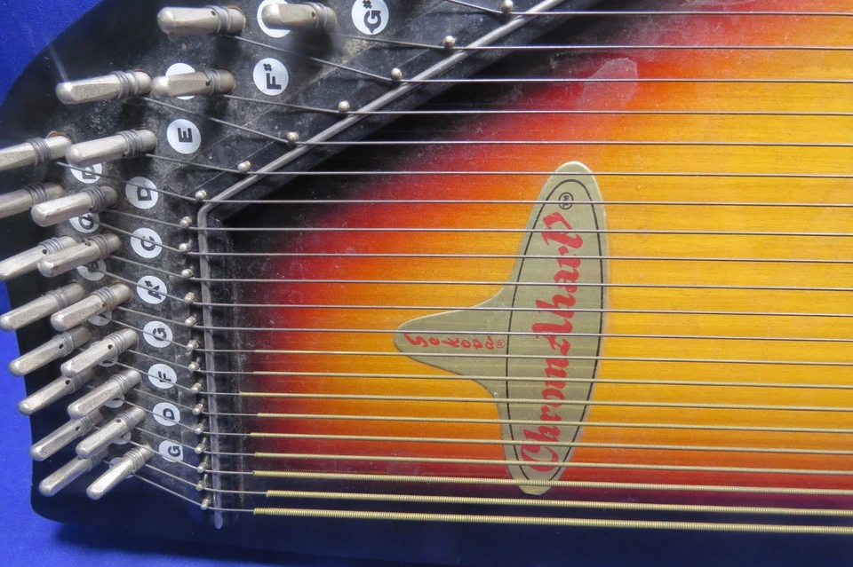 Sekova Chromaharp 12-Key, 36-string Autoharp - Japanese-made import - Image 3 of 4