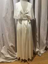 VTG. Lily Of France Rosa Puleo Azul Cape Sleeve Cream Robe M