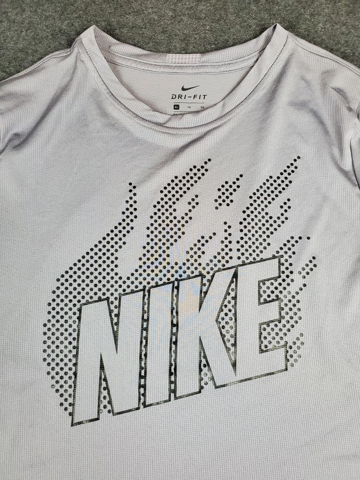 Nike Dri-Fit Gray Womens Running Gym Training Short Sleeve Shirt XL BV3866