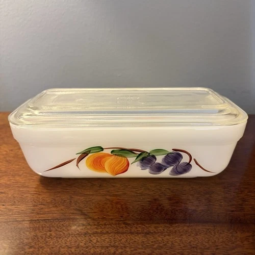 Vintage FIRE KING Oven Ware  Milk Glass REFRIGERATOR DISH with Clear Lid 8"x4"