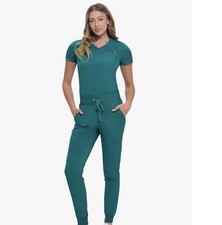 Hunter Green Solid Medical Scrub Set for Wome...