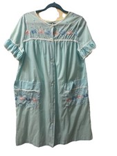 USA Komar Robe Size L Button Front Embroidered Lace Ruffled Sleeves Pockets