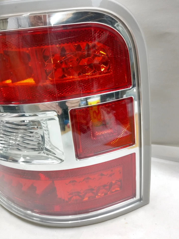 2009-2011 Ford Flex LED Tail Light Passenger Right Side OEM - Image 3 of 4