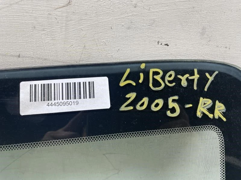 Jeep Liberty 2004 cuarto de cristal trasero derecho del lado del pasajero OEM+ Foto 2 de 4
