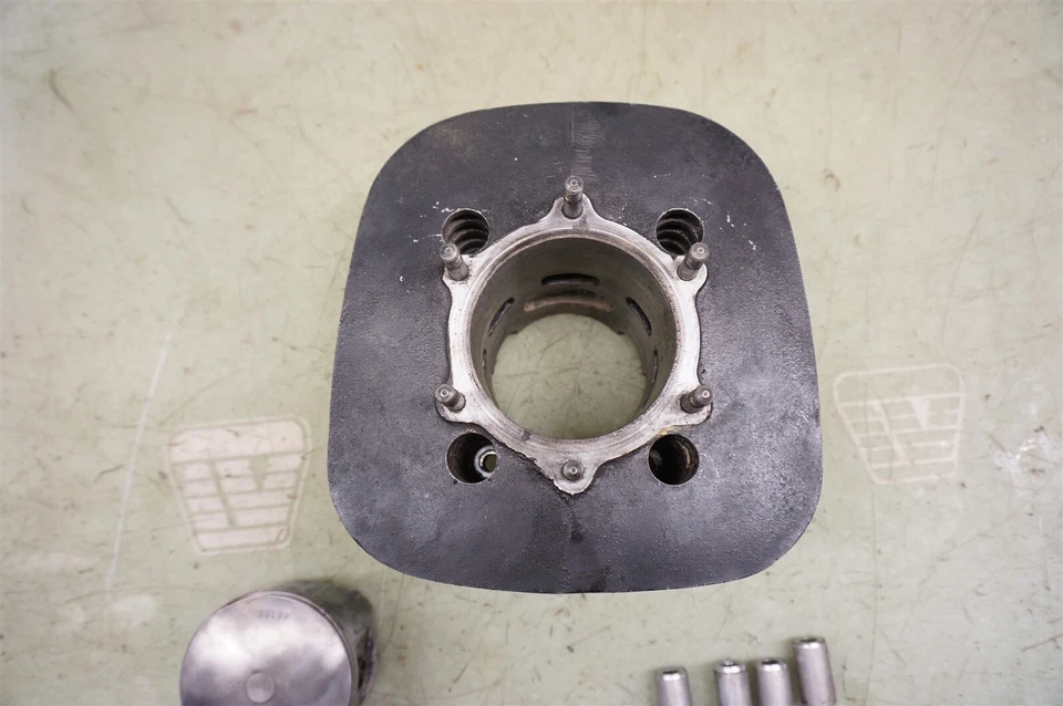 Yamaha YZ250 1977 1978 YZ400 YZ 400 250 *2241A cilindro de extremo superior Foto 2 de 4