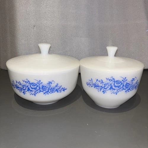 Set Of 2 VTG Federal Glass Blue Floral Rose Dishes With Lids, 1.5 and 2.5 Quart