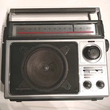 Vintage Realistic Radio Model 12-650 AM FM Battery case & cord