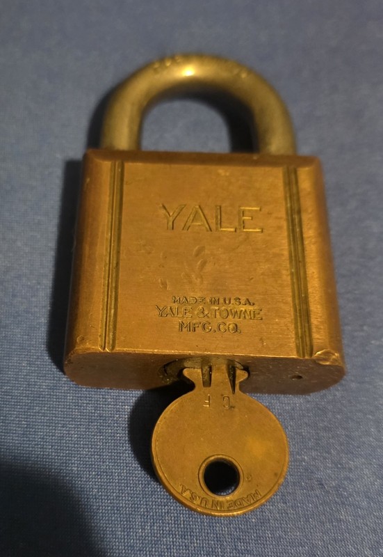 Rare  Yale Brass Keyed Padlock, Steel Traditional Shackle, Brown