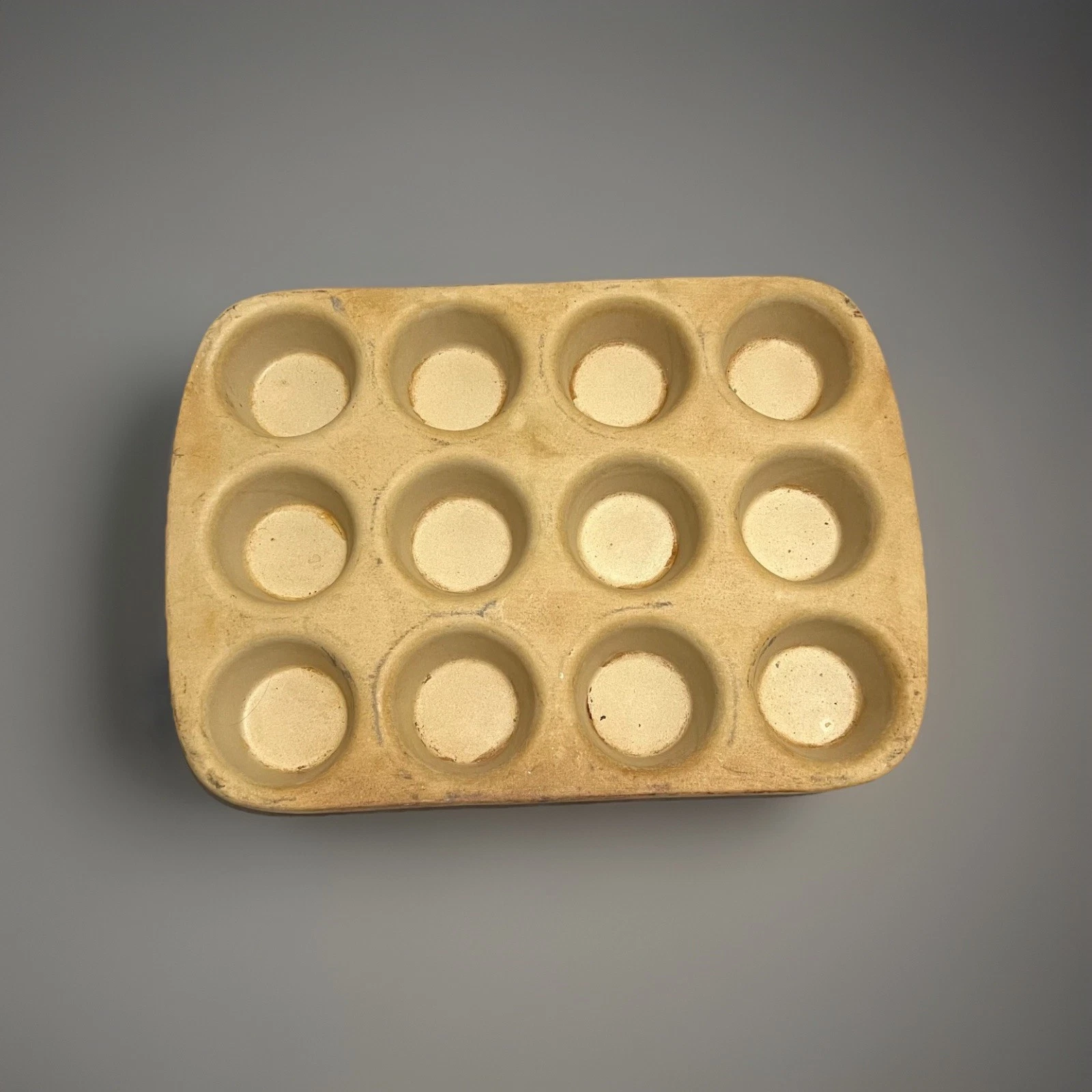 Pampered Chef Stoneware 12 Cup Muffin Pan Family Heritage Classic Collection
