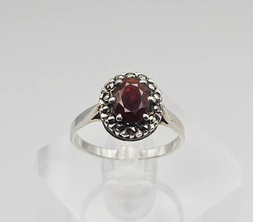 Sterling Silver Vintage .71ct Garnet & Marcasite Ring Size 7 Unidentified Mark