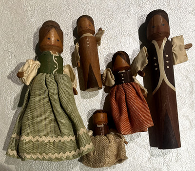 Vintage  Set of (5) Wooden Peg Dolls Schweizer Heimatwerk