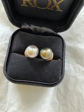 9mm contrasting Tahiti pearls and 0.04 carat diamond ring set in 18K gold.