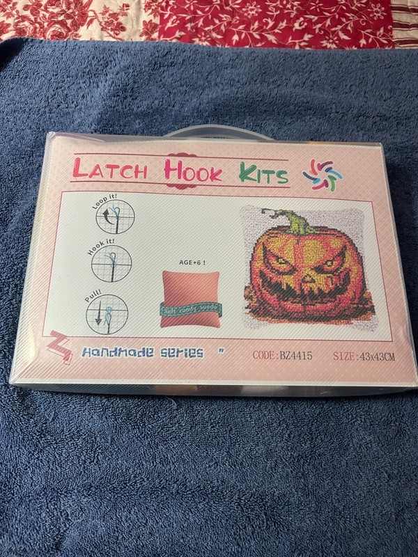 WONDERFUL PUMPKIN LATCH HOOK KIT TO MAKE