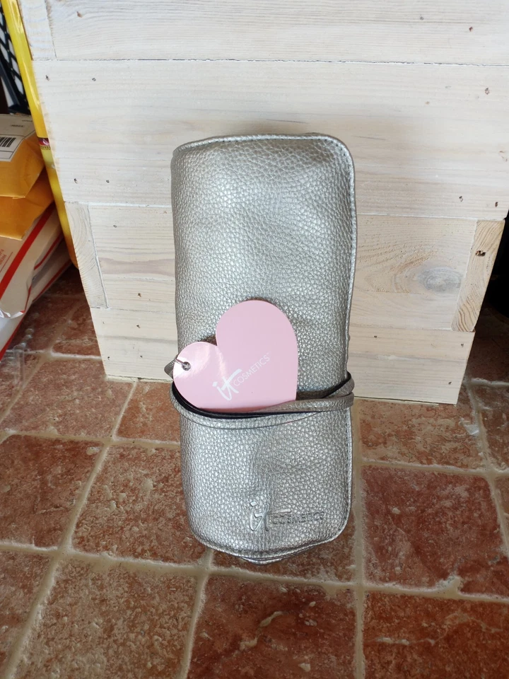 it Cosmetics Heavenly Luxe 5 Piece Brush Set Full Size  *Very Rare* - Image 4 of 4