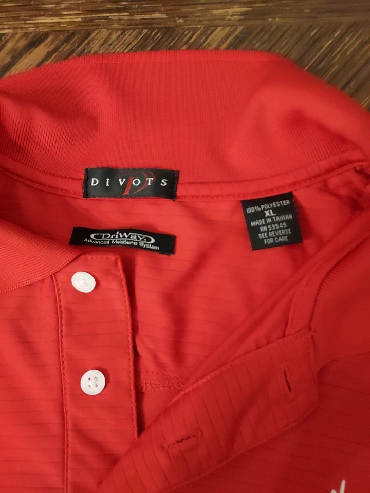 LOTE DE 2 POLOS DE GOLF DIVOTS PARA HOMBRE ROJO/BLANCO XL THE HAMTONS/SEWELLS POINT Foto 4 de 4