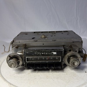vintage car radio Oldsmobile 982x49 Delco 1964 88