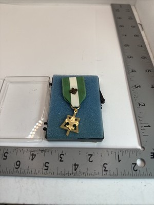 Scouter s Key  Medal with Scout Pin BSA Boy Scouts Fat Middle White 60J-1721U