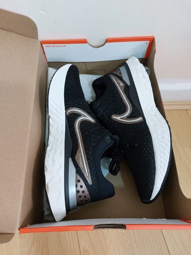 Nike React INFINITY RUN Flyknit 3 UK TAGLIA 7,5 EU 42 nuove da donna - Foto 7 di 8