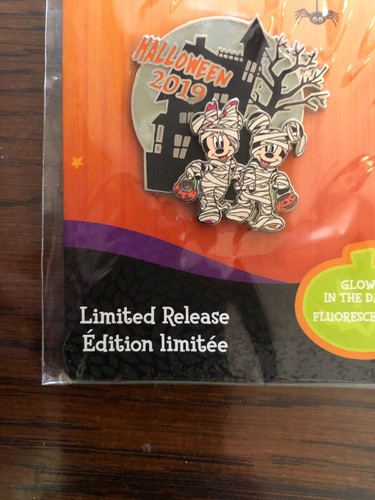 Disney Mickey & Minnie Mouse Halloween Mummy 2019 pin Glow in the Dark - Limited - Picture 6 of 11