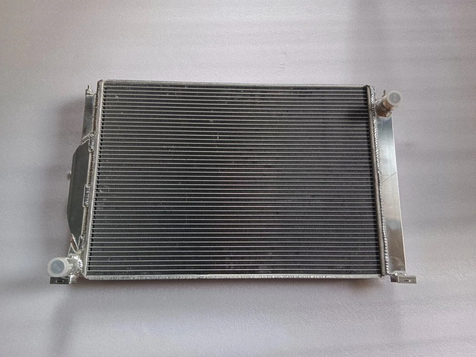 Radiador de aluminio 8E0121251AM para Audi RS 4 B7 4,2 L V8 MT 2006 2007-2008 Foto 3 de 4