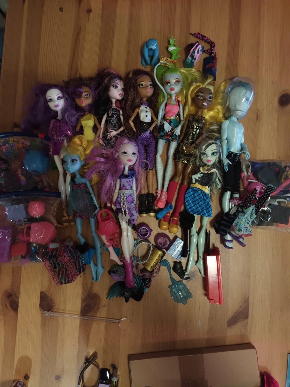 monster high bundle lot Massive Dolls accessories ect Loft find Monster
