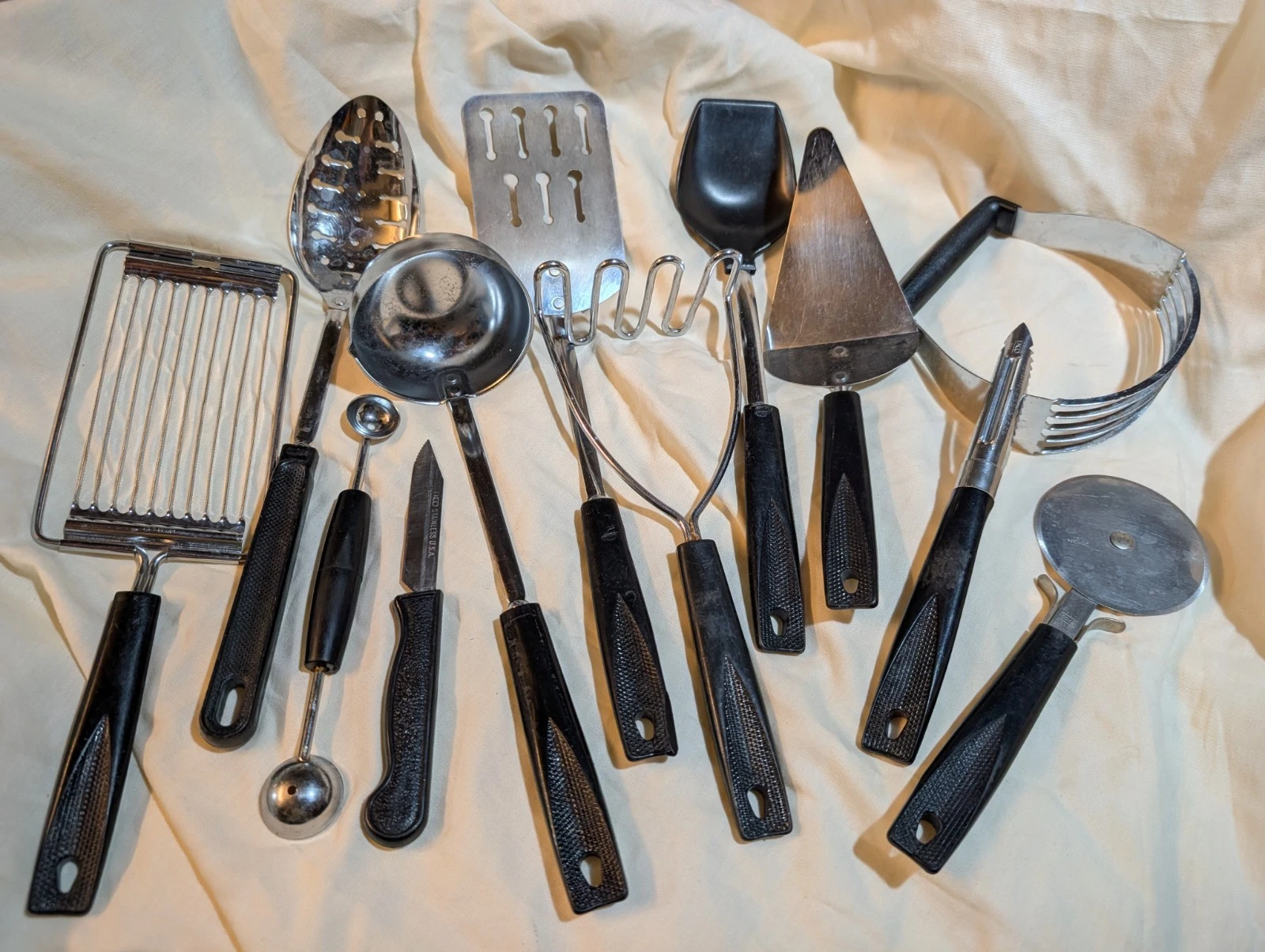 Vintage EKCO 12 Piece Set Throwback Kitchen Utensils USA Black Handle- **NICE**