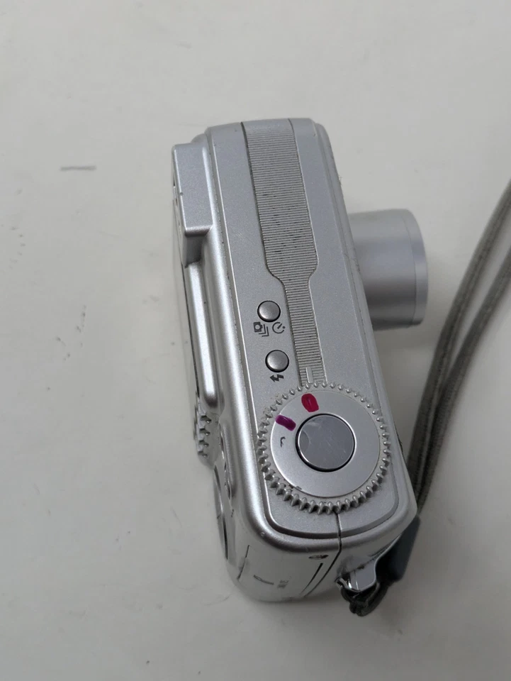 Kodak EasyShare C330 Digital Camera 4.0MP, 3X Zoom, Silver - Image 3 of 4