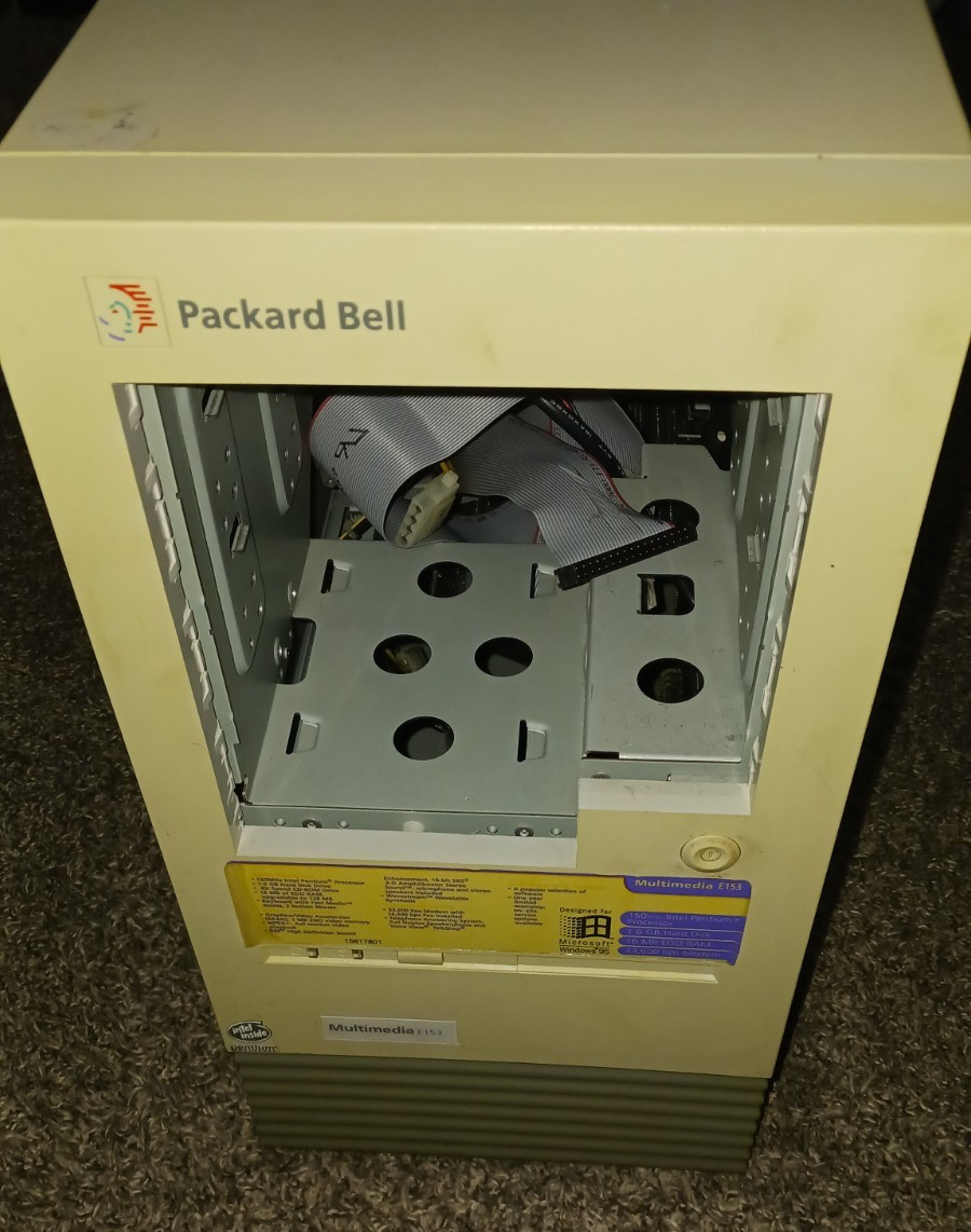 Packard Bell E153 Vintage Desktop Computer with Pentium Processor 